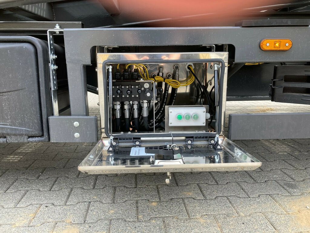 Meusburger 3-Achs-Satteltieflader mit abklappbarem Heck - Puspiekabe zema profila platforma: foto 3 Meusburger 3-Achs-Satteltieflader mit abklappbarem Heck - Puspiekabe zema profila platforma: foto 3
