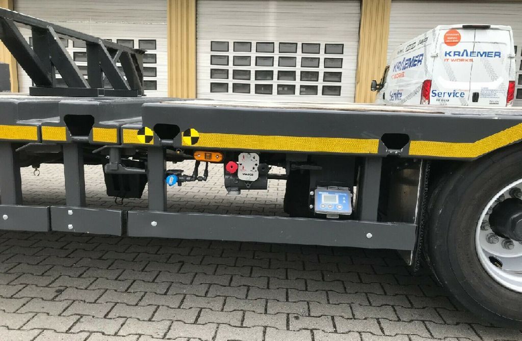 Meusburger 3-Achs-Semi-Satteltieflader Roadrunner Industrie - Puspiekabe zema profila platforma: foto 4 Meusburger 3-Achs-Semi-Satteltieflader Roadrunner Industrie - Puspiekabe zema profila platforma: foto 4