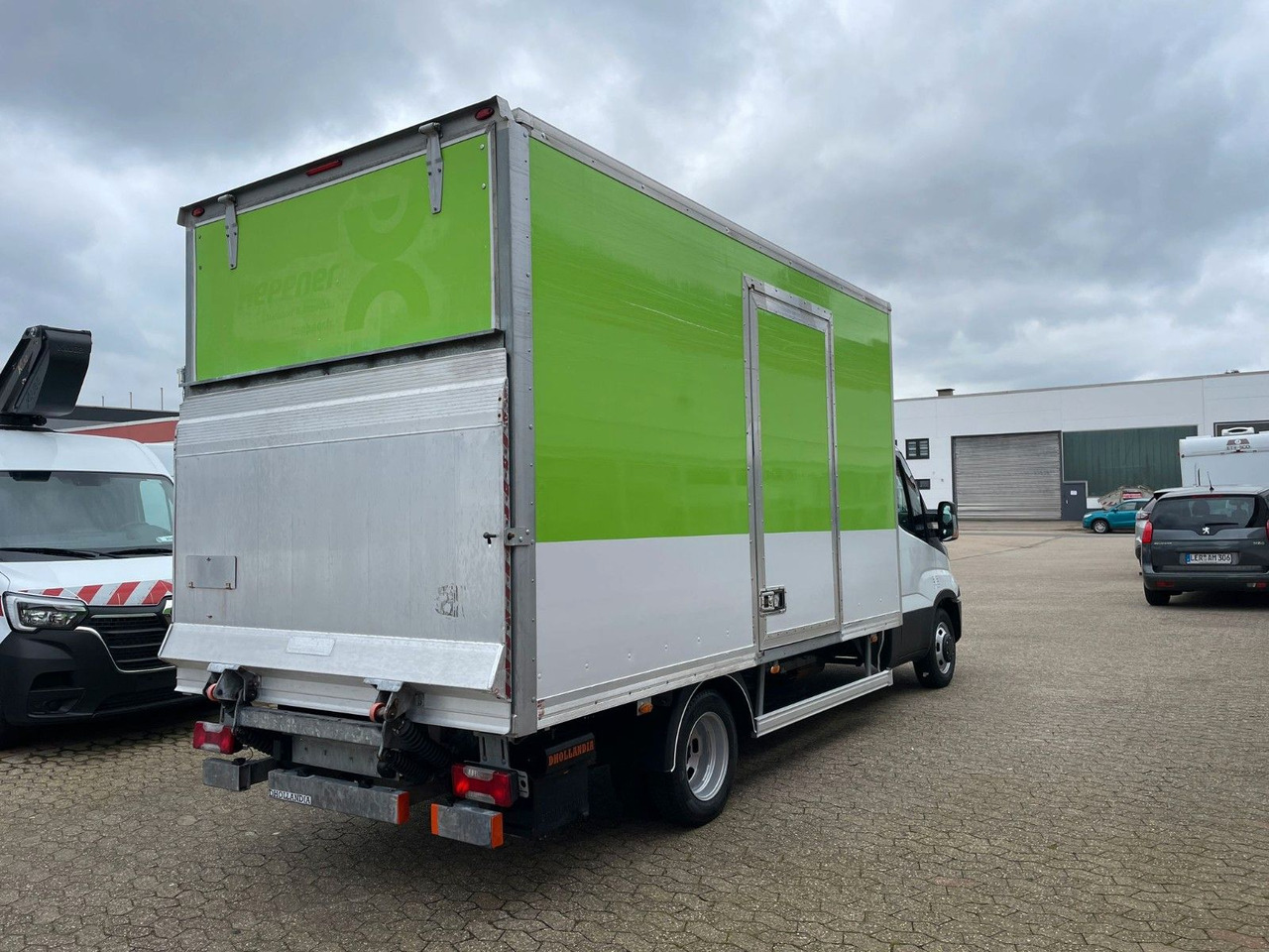 Iveco Daily 35C15 Koffer 4.2m Ladebordwand - Furgons ar slēgtā virsbūve: foto 4 Iveco Daily 35C15 Koffer 4.2m Ladebordwand - Furgons ar slēgtā virsbūve: foto 4