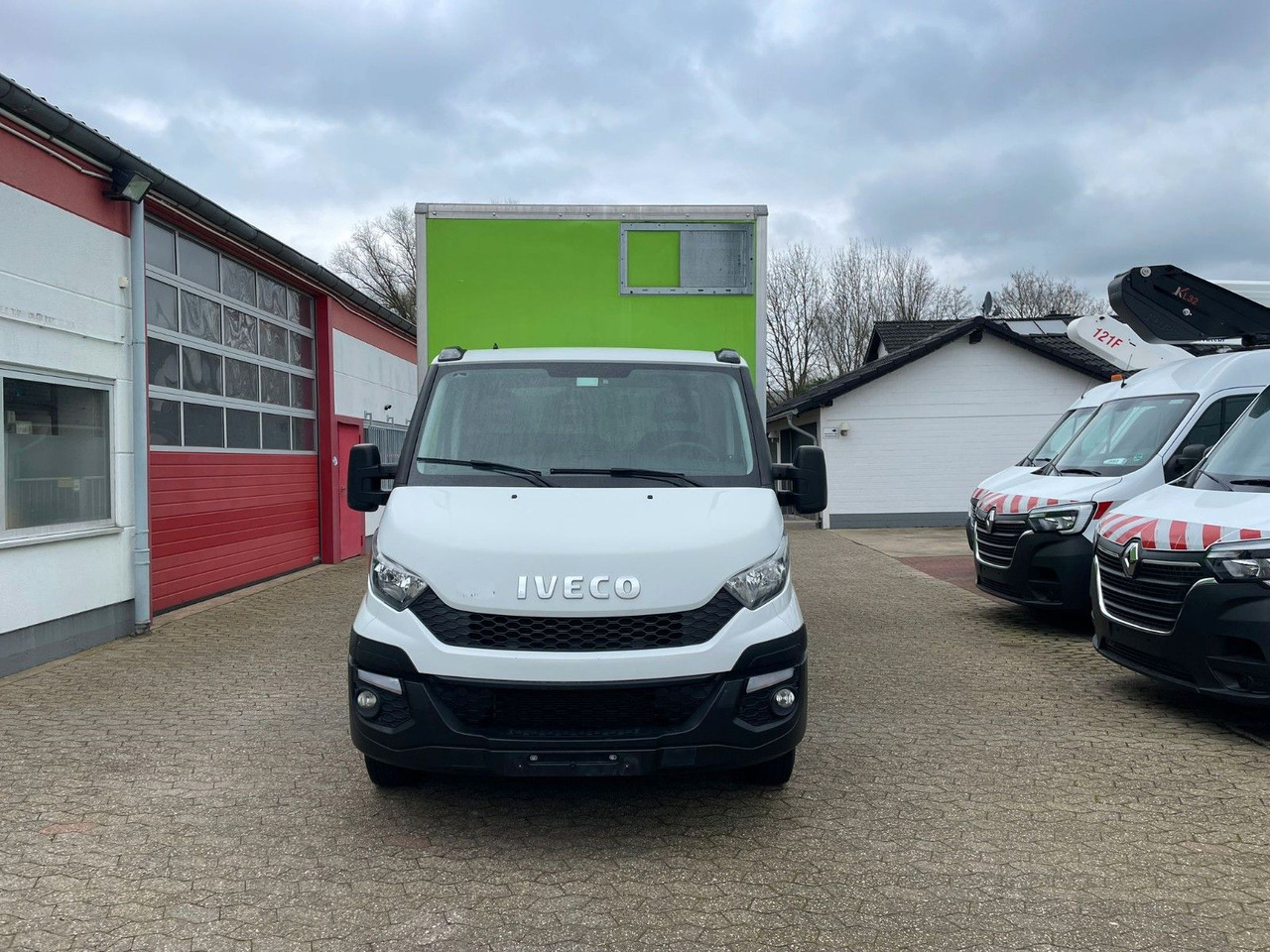 Iveco Daily 35C15 Koffer 4.2m Ladebordwand - Furgons ar slēgtā virsbūve: foto 3 Iveco Daily 35C15 Koffer 4.2m Ladebordwand - Furgons ar slēgtā virsbūve: foto 3