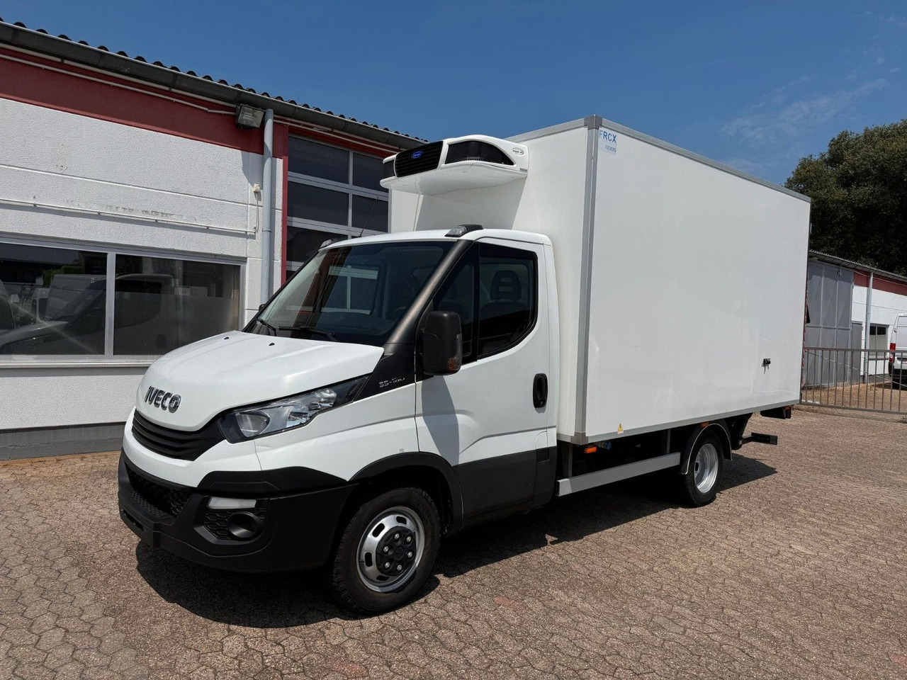 Iveco Daily 35C16 Tiefkühlkoffer Carrier Pulsor350 LWB - Komercauto refrižerators: foto 1 Iveco Daily 35C16 Tiefkühlkoffer Carrier Pulsor350 LWB - Komercauto refrižerators: foto 1