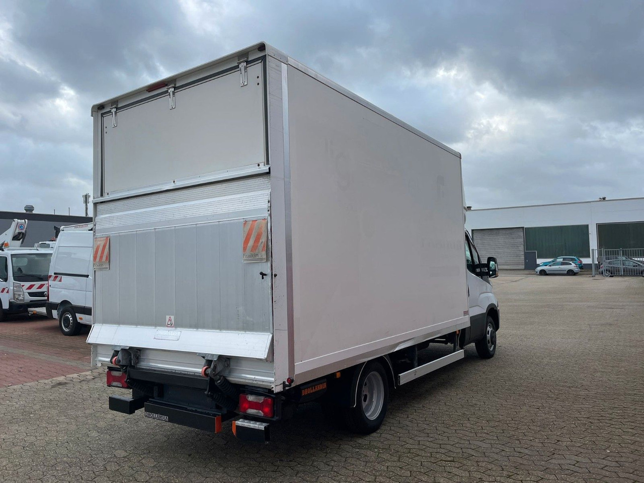 Iveco Daily Koffer 4.2m Ladebordwand Dhollandia Klima - Furgons ar slēgtā virsbūve: foto 4 Iveco Daily Koffer 4.2m Ladebordwand Dhollandia Klima - Furgons ar slēgtā virsbūve: foto 4