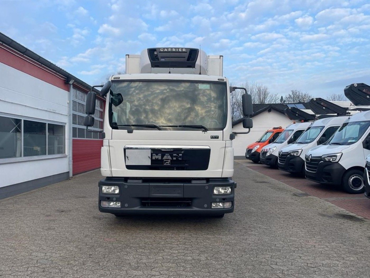 MAN TGL 10.220 Doka Möbelkoffer Umzug Fahrzeug - Kravas automašīna ar slēgto virsbūvi: foto 2 MAN TGL 10.220 Doka Möbelkoffer Umzug Fahrzeug - Kravas automašīna ar slēgto virsbūvi: foto 2