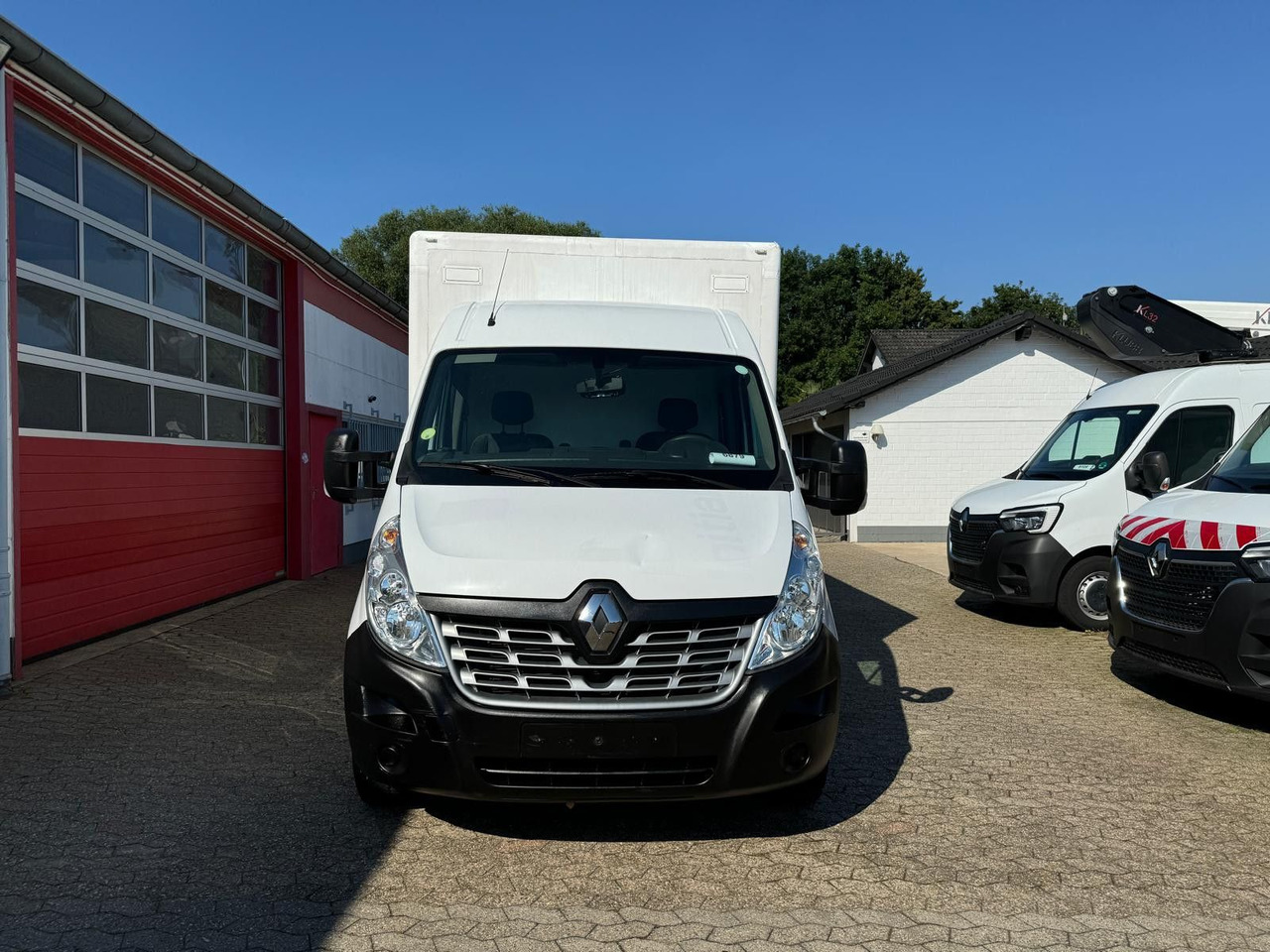 Renault Master Koffer mit Auffahrrampe 1200kg Nutzlast - Furgons ar slēgtā virsbūve: foto 2 Renault Master Koffer mit Auffahrrampe 1200kg Nutzlast - Furgons ar slēgtā virsbūve: foto 2