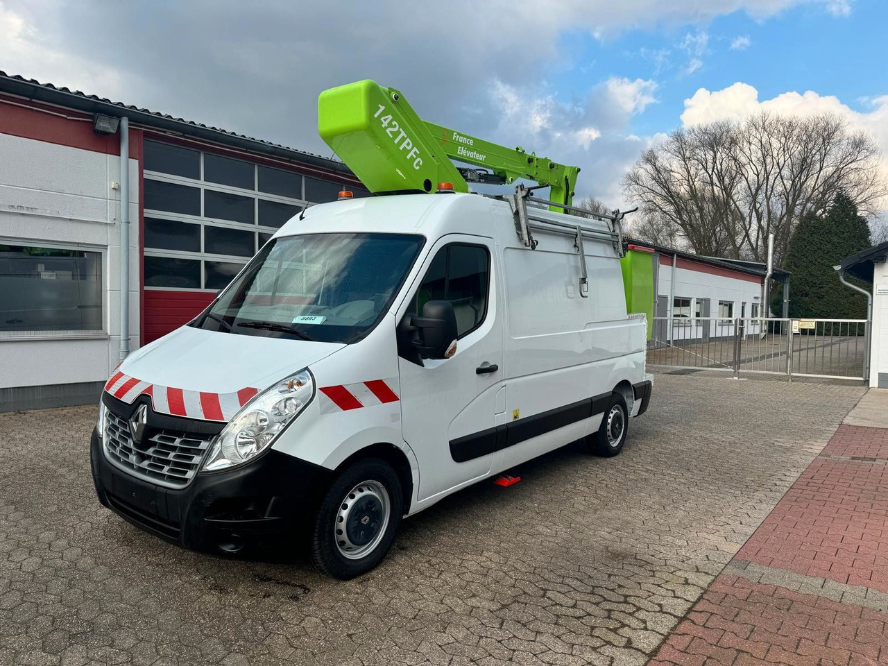 Renault Master Steiger France Elévateur 142 TPFc - Autopacēlājs: foto 1 Renault Master Steiger France Elévateur 142 TPFc - Autopacēlājs: foto 1
