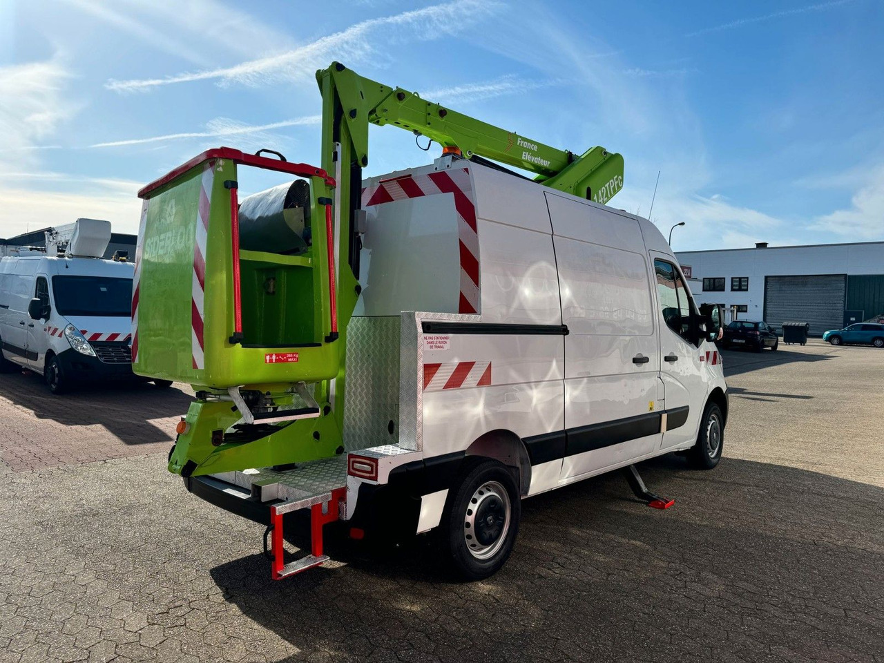 Renault Master Steiger France Elévateur 142 TPFc - Autopacēlājs: foto 4 Renault Master Steiger France Elévateur 142 TPFc - Autopacēlājs: foto 4