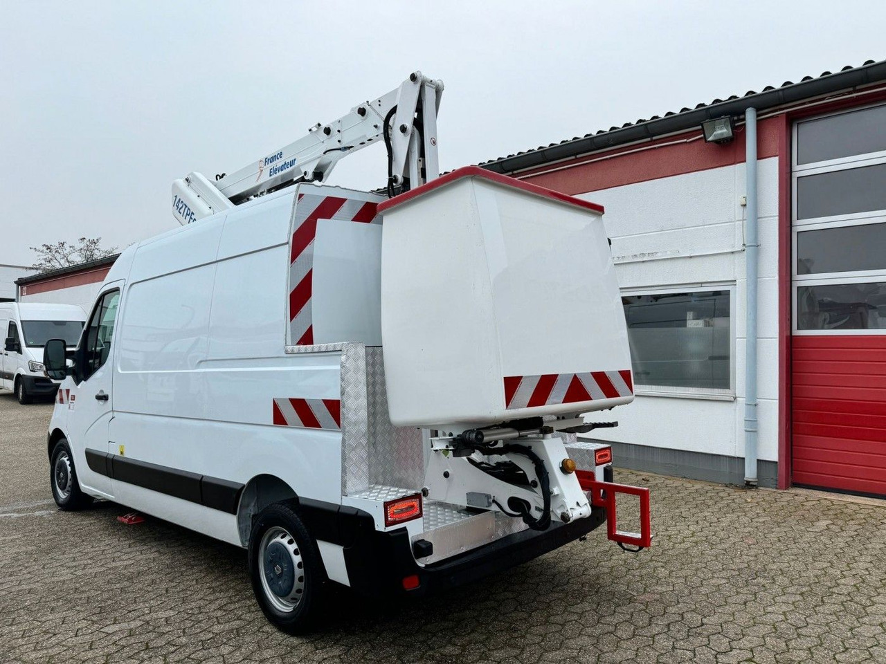 Renault Master Steiger France Elévateur 142 TPFcc - Autopacēlājs: foto 5 Renault Master Steiger France Elévateur 142 TPFcc - Autopacēlājs: foto 5