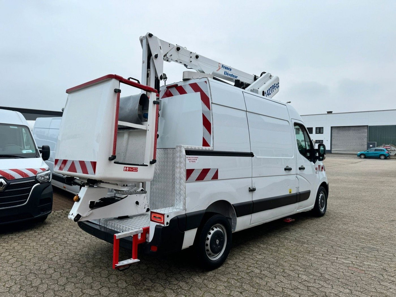 Renault Master Steiger France Elévateur 142 TPFcc - Autopacēlājs: foto 4 Renault Master Steiger France Elévateur 142 TPFcc - Autopacēlājs: foto 4