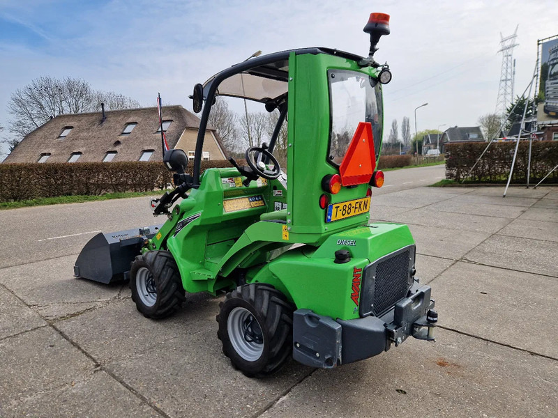 Avant M523 met 317 uur, in nieuwstaat!! - Kāpurķēžu kompaktiekrāvējs: foto 4 Avant M523 met 317 uur, in nieuwstaat!! - Kāpurķēžu kompaktiekrāvējs: foto 4
