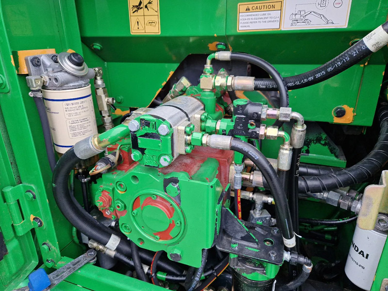 Hyundai Robex 160W-9A met 6-cilinder Cummins motor - Riteņu ekskavators: foto 4 Hyundai Robex 160W-9A met 6-cilinder Cummins motor - Riteņu ekskavators: foto 4
