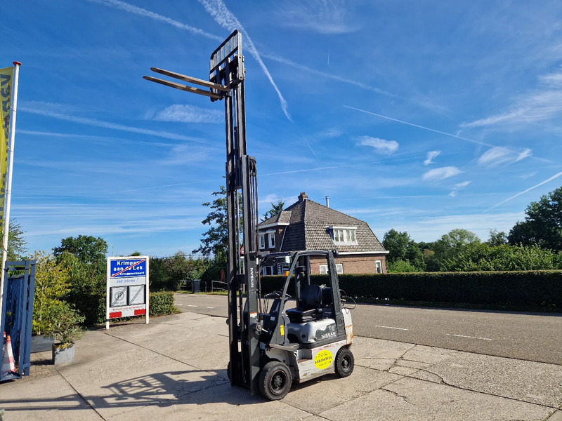 Nissan 1800 kg. LPG met keuring - Gāzes iekrāvējs: foto 2 Nissan 1800 kg. LPG met keuring - Gāzes iekrāvējs: foto 2