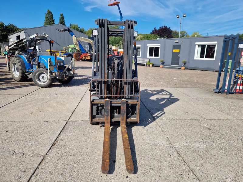 Nissan 1800 kg. LPG met keuring - Gāzes iekrāvējs: foto 5 Nissan 1800 kg. LPG met keuring - Gāzes iekrāvējs: foto 5