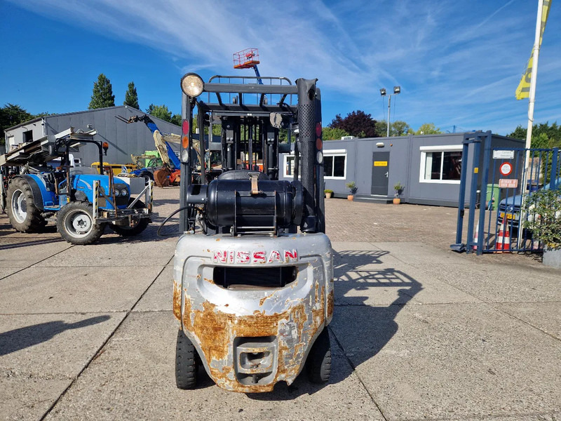 Nissan 1800 kg. LPG met keuring - Gāzes iekrāvējs: foto 4 Nissan 1800 kg. LPG met keuring - Gāzes iekrāvējs: foto 4