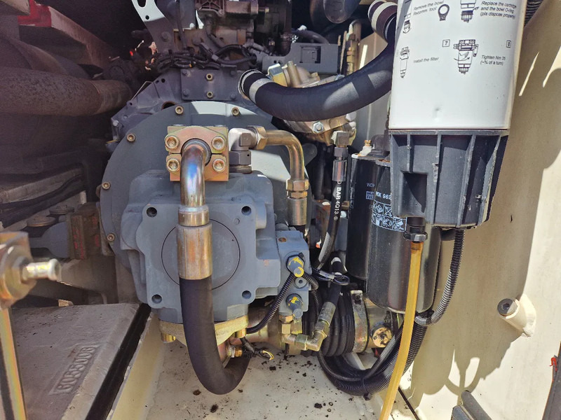 Terex TW160 inclusief kantelbak (1.98m.) - Riteņu ekskavators: foto 5 Terex TW160 inclusief kantelbak (1.98m.) - Riteņu ekskavators: foto 5