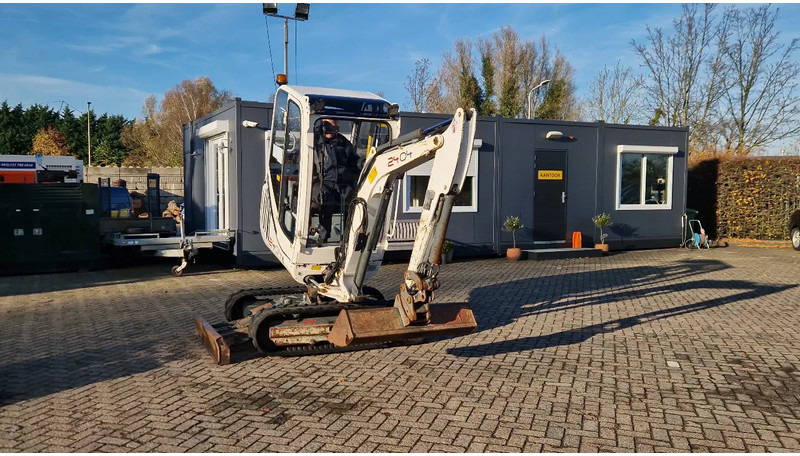 WACKER NEUSON 2404RD kan op een helling draaien - Mini-ekskavators: foto 1 WACKER NEUSON 2404RD kan op een helling draaien - Mini-ekskavators: foto 1