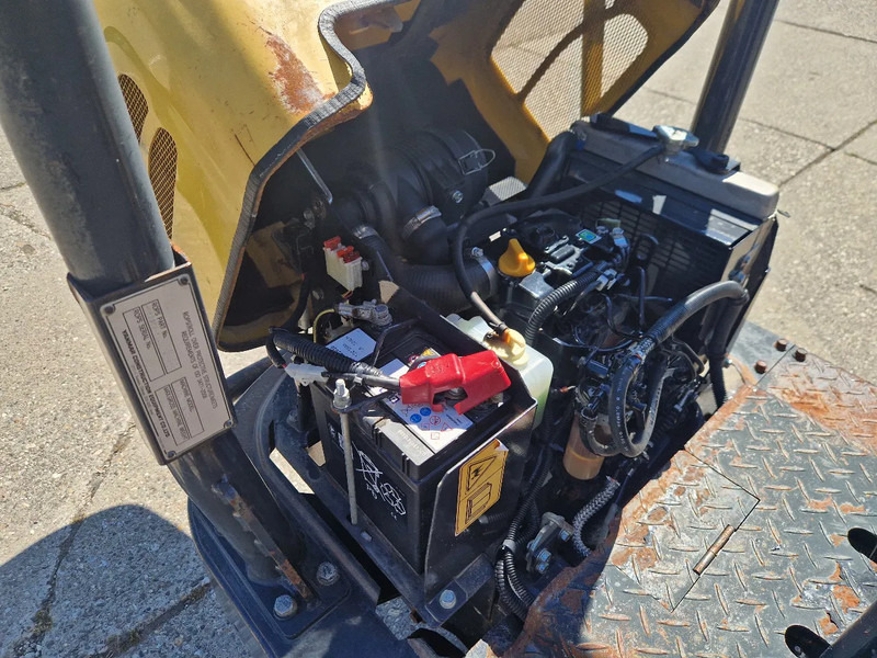 Yanmar C12R-B 3-zijdig kiepend - Bezceļu pašizgāzējs: foto 5 Yanmar C12R-B 3-zijdig kiepend - Bezceļu pašizgāzējs: foto 5