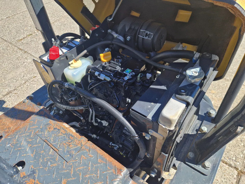 Bezceļu pašizgāzējs Yanmar C12R-B 3-zijdig kiepend: foto 6