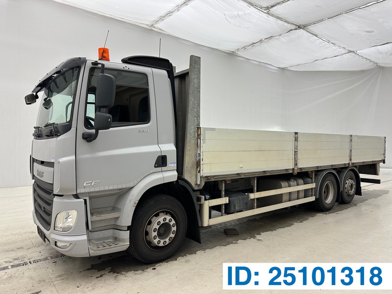 DAF CF 330 - Bortu kravas automašīna/ Platforma: foto 1 DAF CF 330 - Bortu kravas automašīna/ Platforma: foto 1