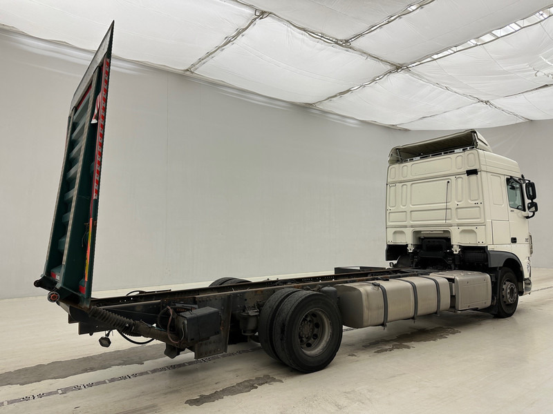 DAF XF 460 Space Cab - Šasija kravas automašīna: foto 4 DAF XF 460 Space Cab - Šasija kravas automašīna: foto 4