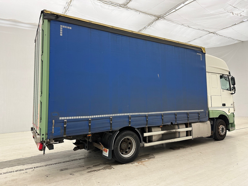 DAF XF 460 Super Space Cab - Kravas automašīna ar tentu: foto 4 DAF XF 460 Super Space Cab - Kravas automašīna ar tentu: foto 4