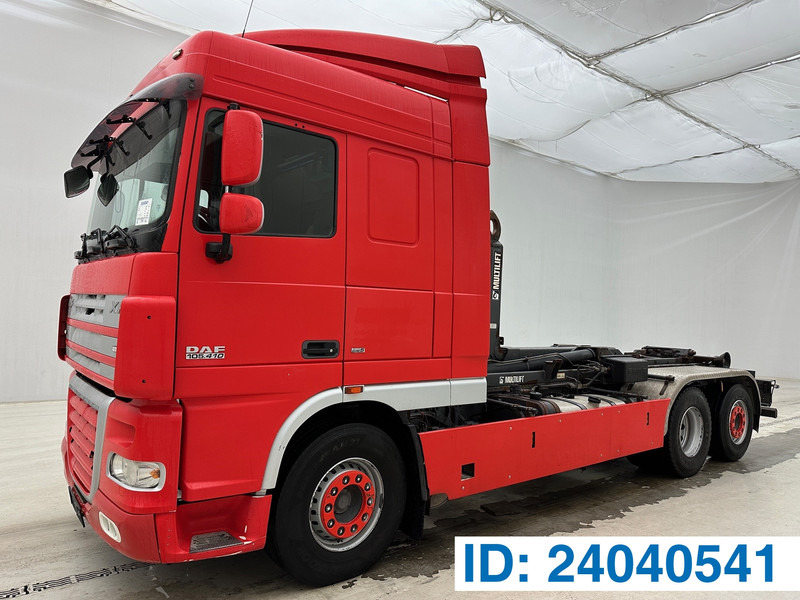 DAF XF105.410 Space Cab - Pacēlājs ar āķi: foto 1 DAF XF105.410 Space Cab - Pacēlājs ar āķi: foto 1