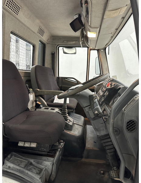 Interior photo 2: Kravas automašīna pašizgāzējs Iveco Eurocargo 75E17 - RHD Interior photo 2: Kravas automašīna pašizgāzējs Iveco Eurocargo 75E17 - RHD