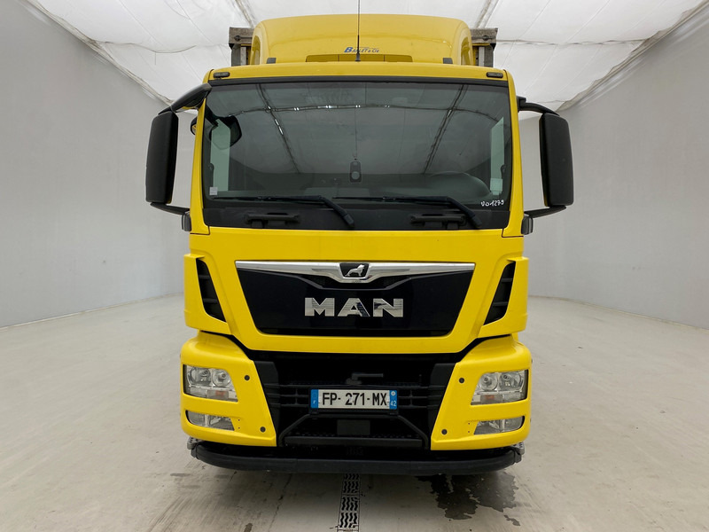 MAN TGS 18.320 - Kravas automašīna ar tentu: foto 2 MAN TGS 18.320 - Kravas automašīna ar tentu: foto 2