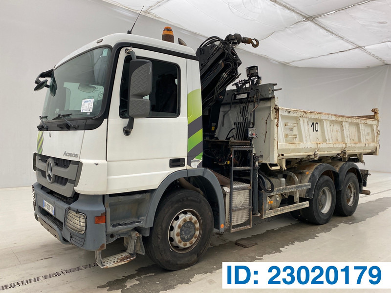 Mercedes-Benz Actros 3336 - 6x4 - Kravas automašīna pašizgāzējs, Kravas auto ar manipulatoru: foto 1 Mercedes-Benz Actros 3336 - 6x4 - Kravas automašīna pašizgāzējs, Kravas auto ar manipulatoru: foto 1