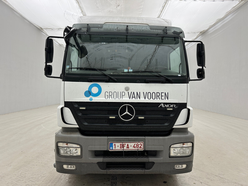 Mercedes-Benz Axor 1833 - Kravas automašīna ar slēgto virsbūvi: foto 2 Mercedes-Benz Axor 1833 - Kravas automašīna ar slēgto virsbūvi: foto 2