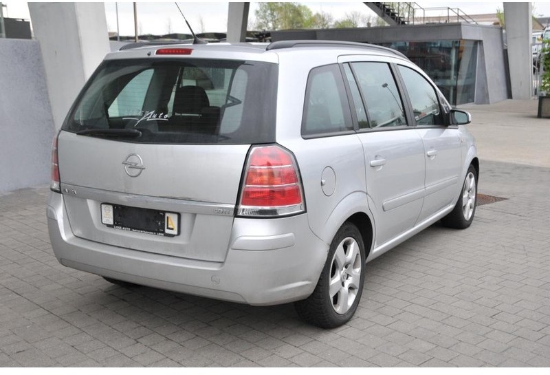 Opel Zafira - Vieglā automašīna: foto 3 Opel Zafira - Vieglā automašīna: foto 3