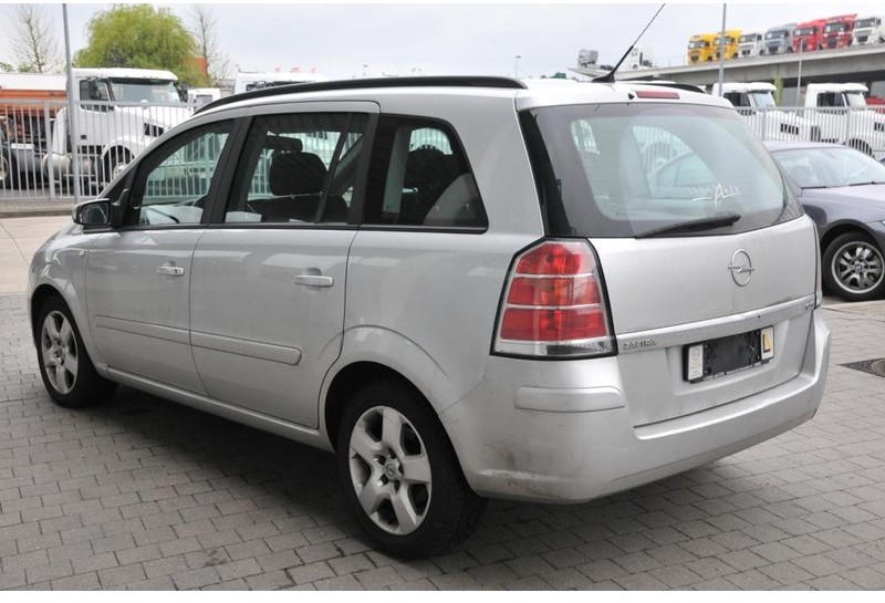 Opel Zafira - Vieglā automašīna: foto 4 Opel Zafira - Vieglā automašīna: foto 4