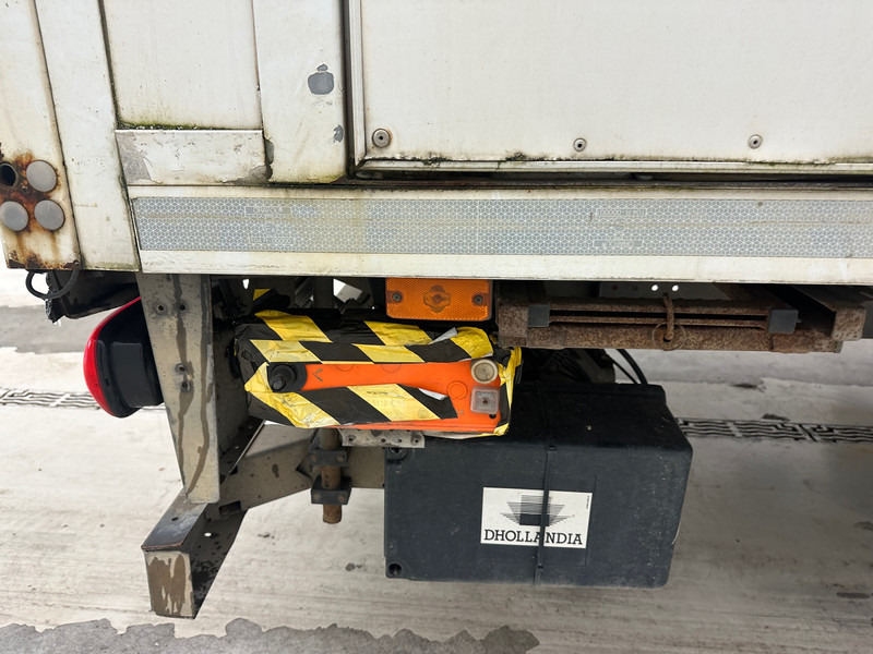 Renault D12 - Kravas automašīna ar slēgto virsbūvi: foto 5 Renault D12 - Kravas automašīna ar slēgto virsbūvi: foto 5