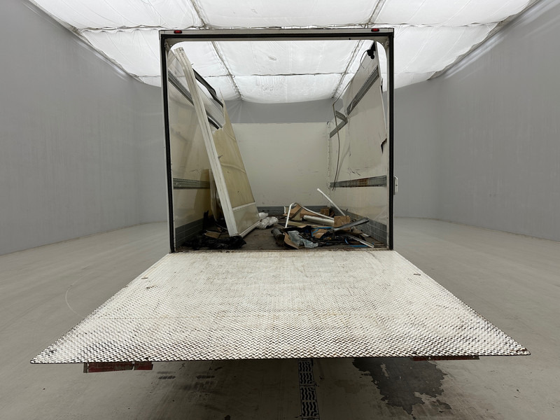 Renault D240 - Kravas automašīna ar slēgto virsbūvi: foto 5 Renault D240 - Kravas automašīna ar slēgto virsbūvi: foto 5