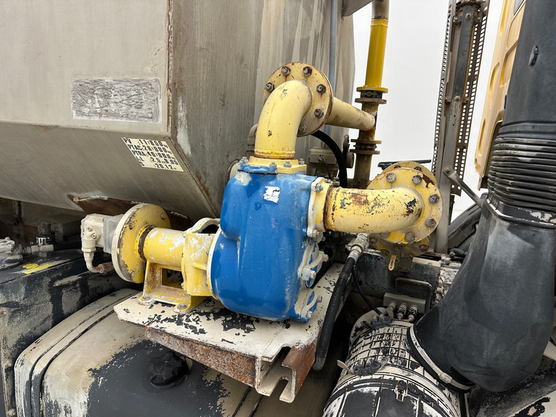 Renault Kerax 320 DCi - 6x4 - Autocisterna: foto 4 Renault Kerax 320 DCi - 6x4 - Autocisterna: foto 4