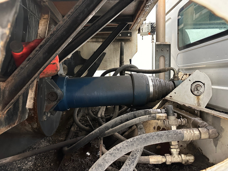 Renault Premium 370 - Kravas automašīna pašizgāzējs: foto 4 Renault Premium 370 - Kravas automašīna pašizgāzējs: foto 4