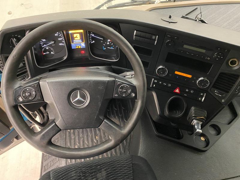 Vilcējs Mercedes-Benz Actros 1942: foto 9