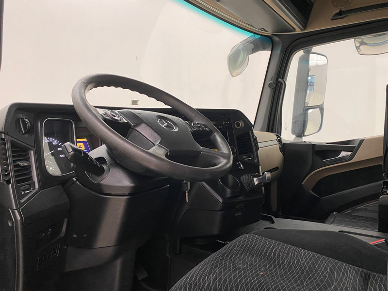 Vilcējs Mercedes-Benz Actros 1942: foto 7
