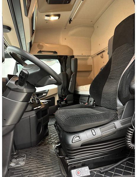 Vilcējs Mercedes-Benz Actros 1942 BigSpace: foto 10
