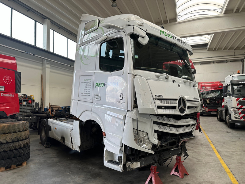 Mercedes-Benz Actros 2145 - Vilcējs: foto 2 Mercedes-Benz Actros 2145 - Vilcējs: foto 2