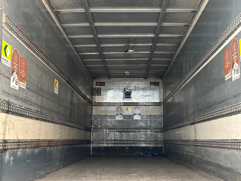 Volvo FE 300 - 6x2 - Kravas automašīna ar slēgto virsbūvi: foto 5 Volvo FE 300 - 6x2 - Kravas automašīna ar slēgto virsbūvi: foto 5