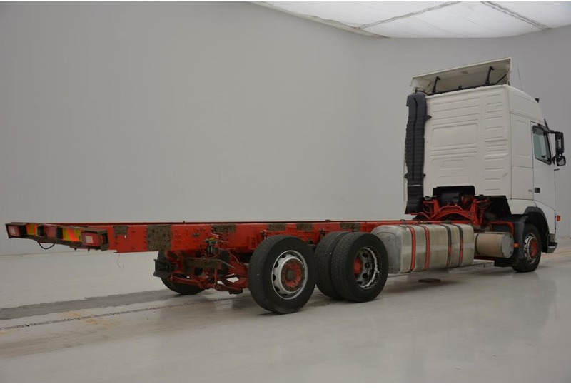 Volvo FH12.380 - 6x2 Globetrotter - Šasija kravas automašīna: foto 4 Volvo FH12.380 - 6x2 Globetrotter - Šasija kravas automašīna: foto 4