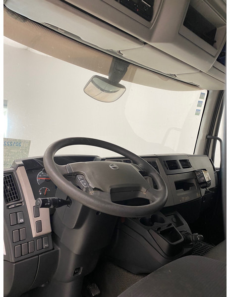 Kravas automašīna ar slēgto virsbūvi Volvo FL 240: foto 11
