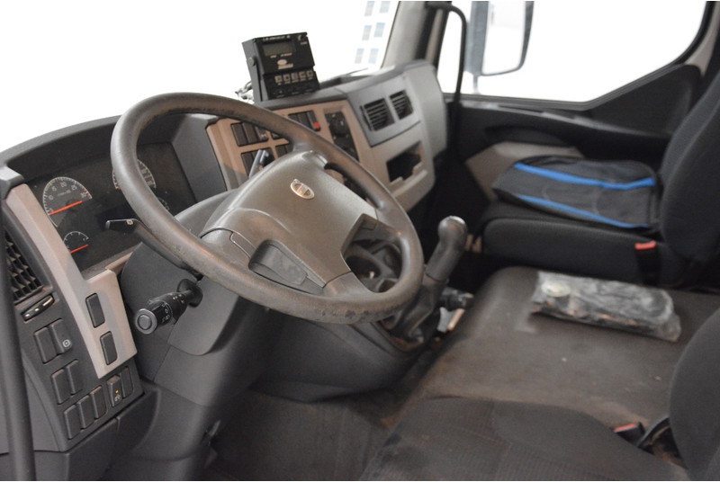 Interior photo 1: Kravas automašīna refrižerators Volvo FL 240 Interior photo 1: Kravas automašīna refrižerators Volvo FL 240