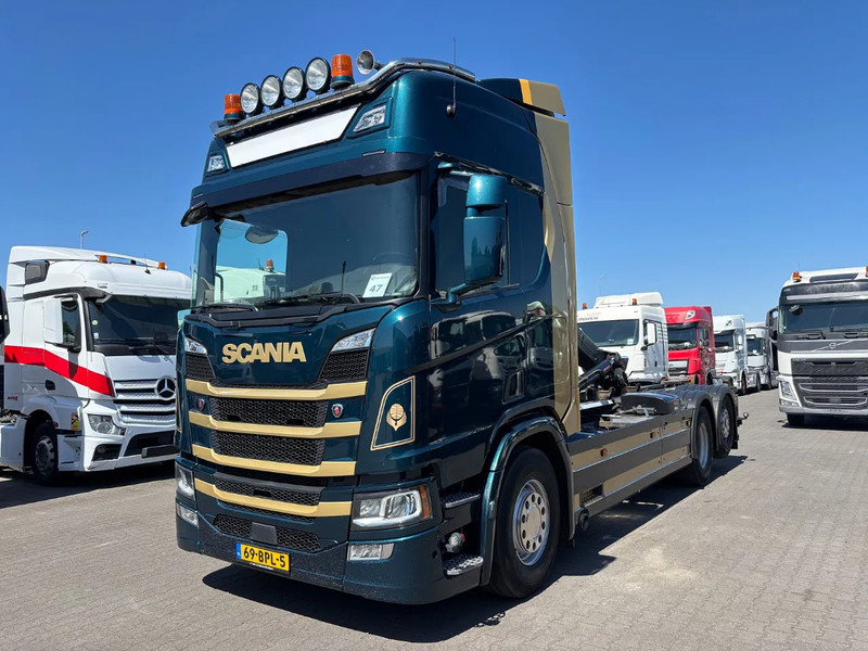 Scania R500 6x2 Euro 6 Retarder Hiab Hooklift - Pacēlājs ar āķi: foto 1 Scania R500 6x2 Euro 6 Retarder Hiab Hooklift - Pacēlājs ar āķi: foto 1