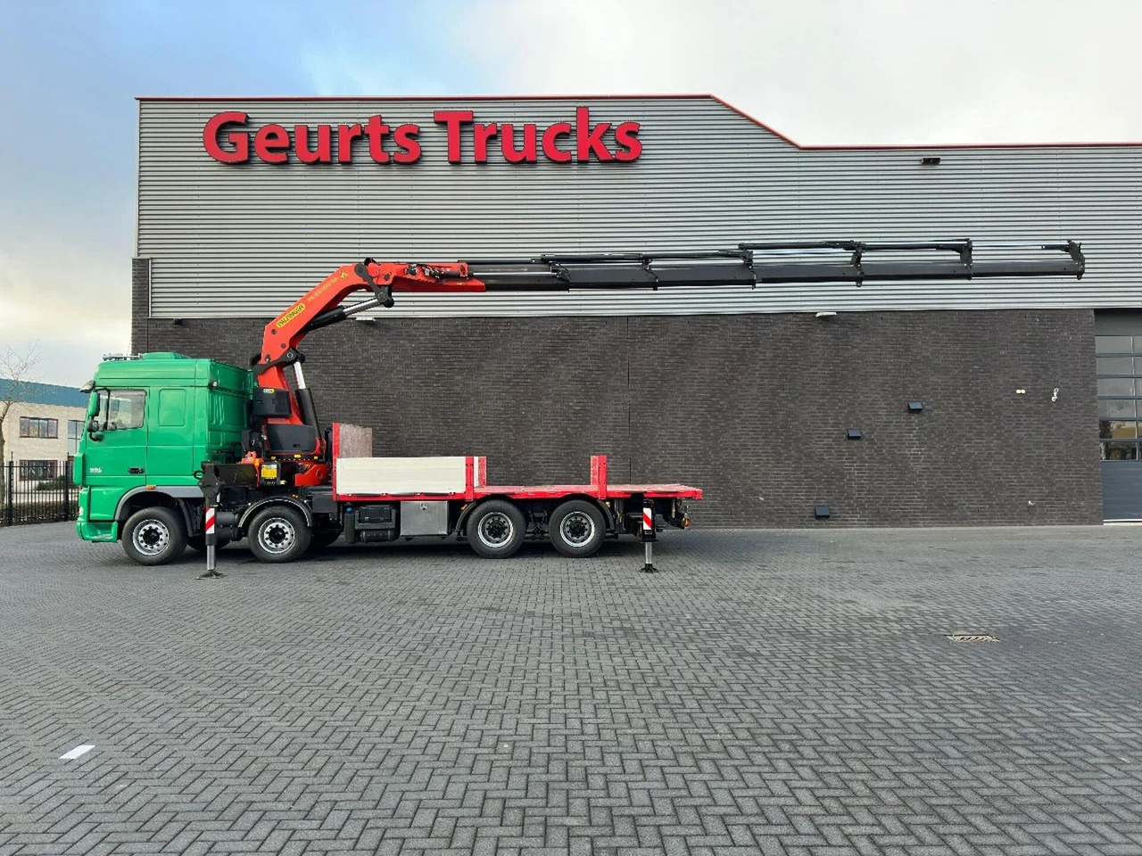 DAF XF 105.510 8X4 + PALFINGER PK 65002-SH E POWER L - Kravas auto ar manipulatoru: foto 1 DAF XF 105.510 8X4 + PALFINGER PK 65002-SH E POWER L - Kravas auto ar manipulatoru: foto 1