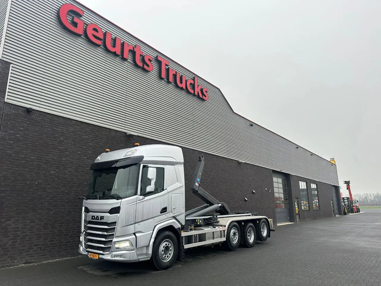 DAF XF 530 8X2 TRIPLE VDL S-30-6700 HAAKARMSYSTEEM/A - Pacēlājs ar āķi: foto 2 DAF XF 530 8X2 TRIPLE VDL S-30-6700 HAAKARMSYSTEEM/A - Pacēlājs ar āķi: foto 2