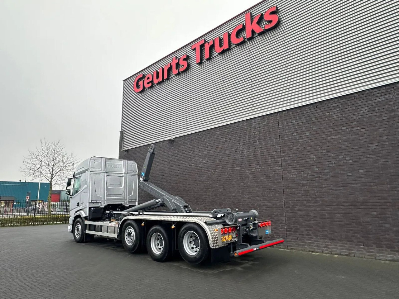 DAF XF 530 8X2 TRIPLE VDL S-30-6700 HAAKARMSYSTEEM/A - Pacēlājs ar āķi: foto 3 DAF XF 530 8X2 TRIPLE VDL S-30-6700 HAAKARMSYSTEEM/A - Pacēlājs ar āķi: foto 3