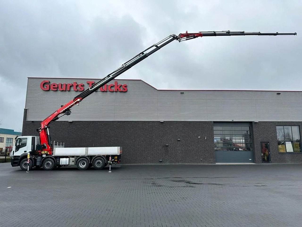 Iveco Stralis 480 X-WAY 8X2 + FASSI 545RA.2.26 + JIB L - Kravas auto ar manipulatoru: foto 1 Iveco Stralis 480 X-WAY 8X2 + FASSI 545RA.2.26 + JIB L - Kravas auto ar manipulatoru: foto 1