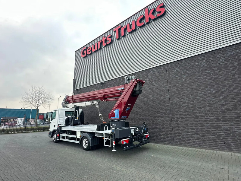 MAN TGL 7.180 4X2 BB BOCKER AK37/4000 + JIB MONTAGEKRAN/DACHDECKERKRAN/ROOFCRANE/KRAAN/KRAN/GRUA - Kravas auto ar manipulatoru: foto 4 MAN TGL 7.180 4X2 BB BOCKER AK37/4000 + JIB MONTAGEKRAN/DACHDECKERKRAN/ROOFCRANE/KRAAN/KRAN/GRUA - Kravas auto ar manipulatoru: foto 4