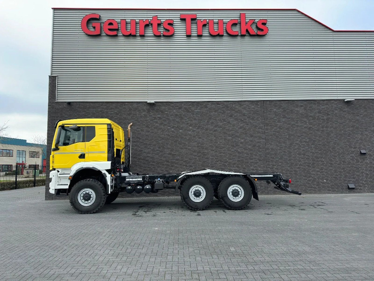 MAN TGS 33.540 6X6 BB CH HEAVY DUTY CHASSIS CABINE/N - Šasija kravas automašīna: foto 1 MAN TGS 33.540 6X6 BB CH HEAVY DUTY CHASSIS CABINE/N - Šasija kravas automašīna: foto 1